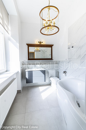 Новостройка, благоустроенный озеленённый двор, гараж на одну машину, лифт, Рига - изображение 14