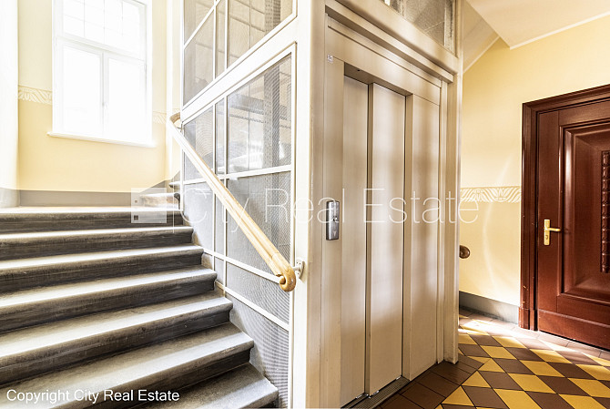 Новостройка, благоустроенный озеленённый двор, гараж на одну машину, лифт, Рига - изображение 19