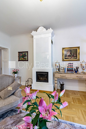 Фасадный дом, реновированный дом, кирпичные стены, вход с улицы и со двора, Рига - изображение 4