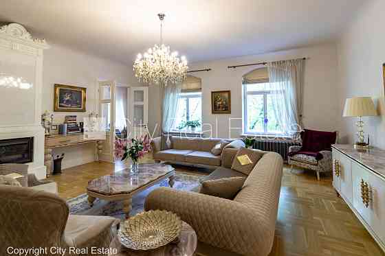 Фасадный дом, реновированный дом, вход с улицы и со двора, количество спален 3 шт., Rīga