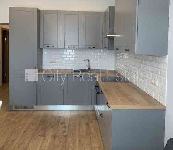 Реновированный дом, лифт, балкон, одна изолированная комната, студио, кухня Rīga