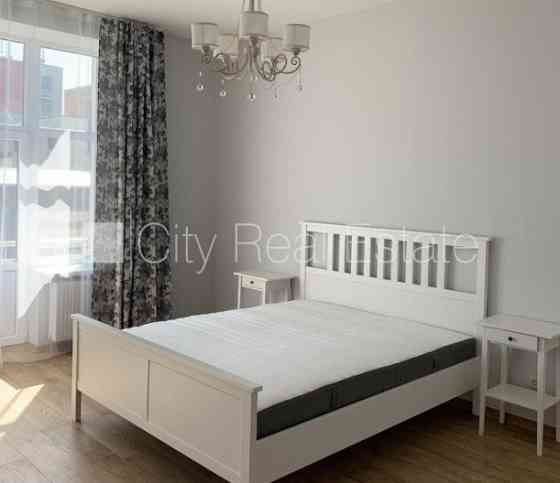 Реновированный дом, лифт, балкон, одна изолированная комната, студио, кухня Rīga