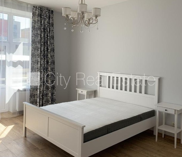 Renovēta māja, ir lifts, balkons, viena istaba izolēta, studio tipa, virtuve apvienota ar Rīga - foto 4