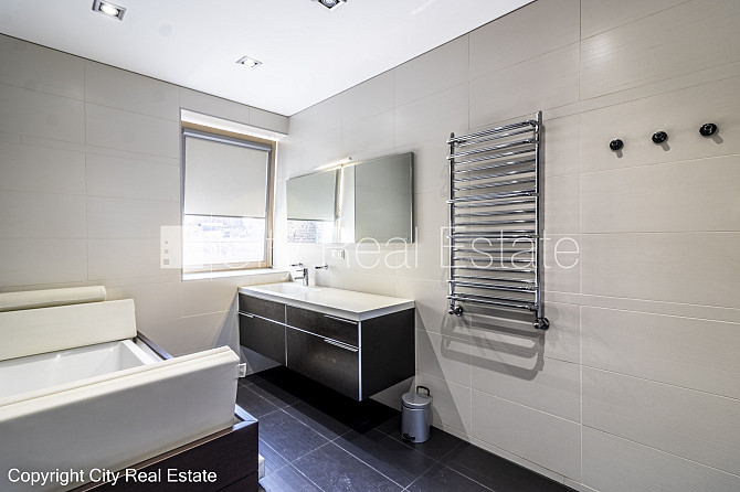 Fasādes māja, slēgts pagalms, garāža vienai automašīnai, vieta vairākām automašīnām, Rīga - foto 10