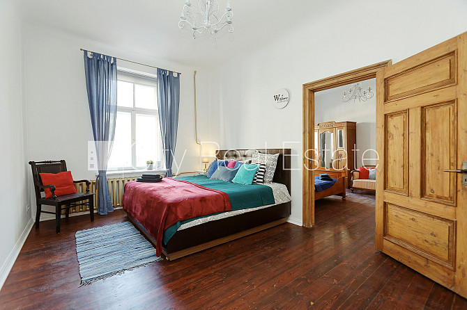 Fasādes māja, ieeja no ielas, guļamistabu skaits 4 gab., istabas izolētas 4 gab., virtuve, Rīga - foto 1