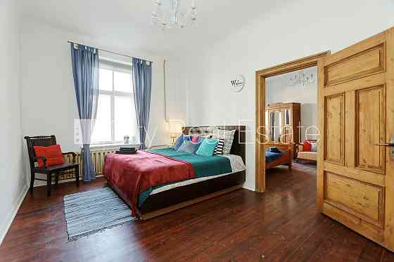 Фасадный дом, вход с улицы, количество спален 4 шт., изолированные комнаты 4 шт., Рига