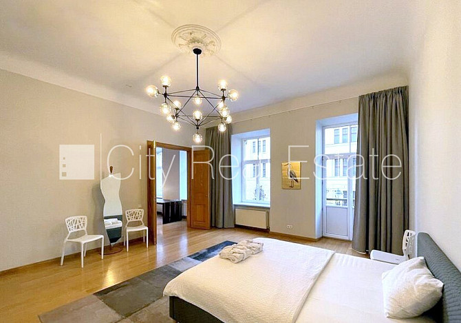 Fasādes māja, renovēta māja, labiekārtota apzaļumota teritorija, bruģēts piebraucamais Rīga - foto 17