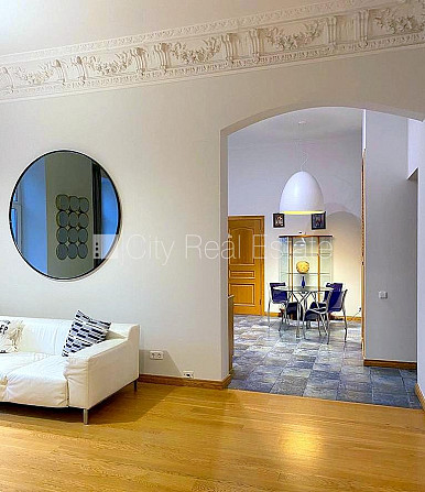 Fasādes māja, renovēta māja, labiekārtota apzaļumota teritorija, bruģēts piebraucamais Rīga - foto 7