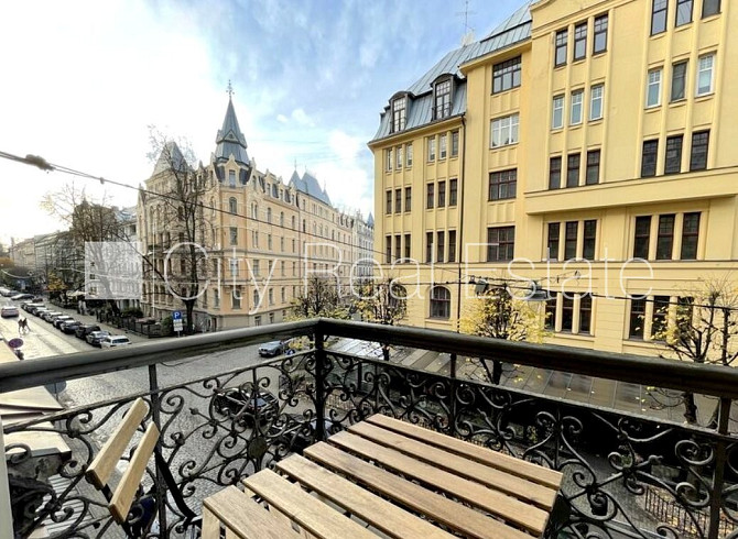 Fasādes māja, renovēta māja, labiekārtota apzaļumota teritorija, bruģēts piebraucamais Rīga - foto 18