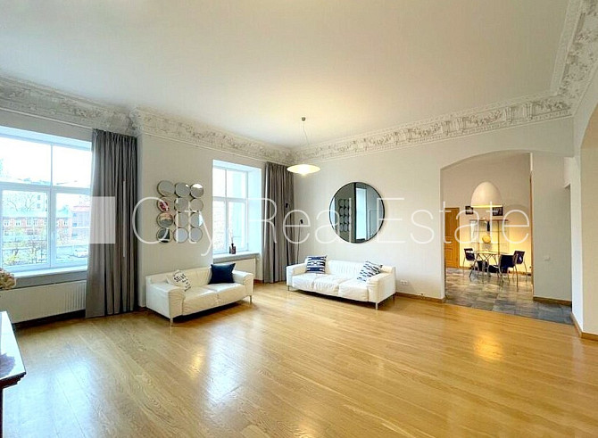 Fasādes māja, renovēta māja, labiekārtota apzaļumota teritorija, bruģēts piebraucamais Rīga - foto 1