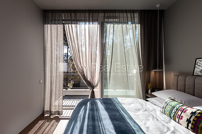 Новостройка, фасадный дом, зеленая территория, благоустроенный озеленённый двор, Юрмала - изображение 5