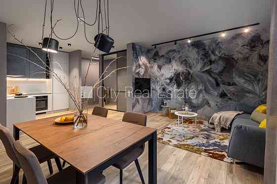 Новостройка, фасадный дом, зеленая территория, подземная стоянка, вход с улицы, Jūrmala