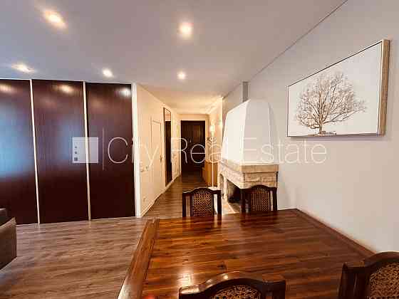 Фасадный дом, реновированный дом, въездные ворота оснащены автоматической Рига