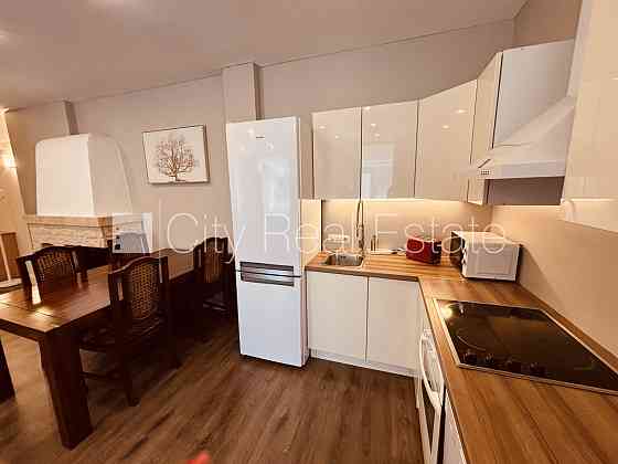 Фасадный дом, реновированный дом, въездные ворота оснащены автоматической Рига