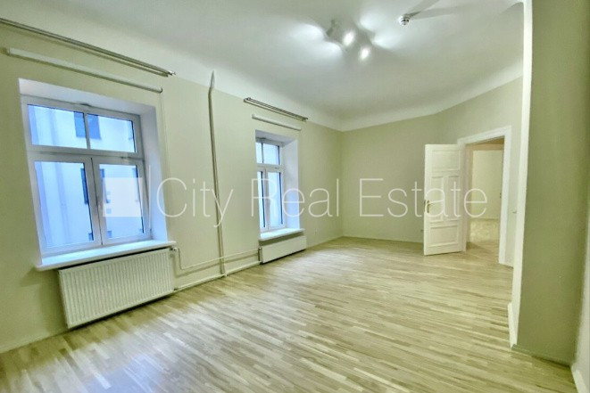 Здание во дворе, вход со двора, лифт, сауна, количество спален 3 шт., гостиная, Рига - изображение 6