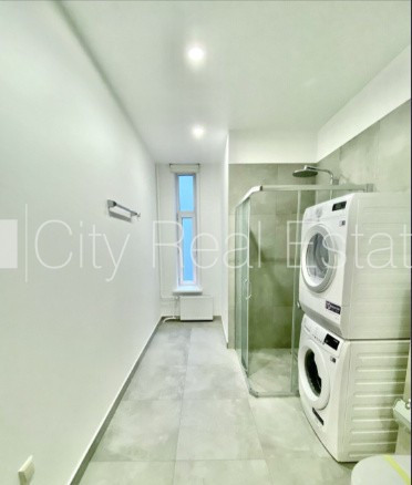 Здание во дворе, вход со двора, лифт, сауна, количество спален 3 шт., гостиная, Рига - изображение 11