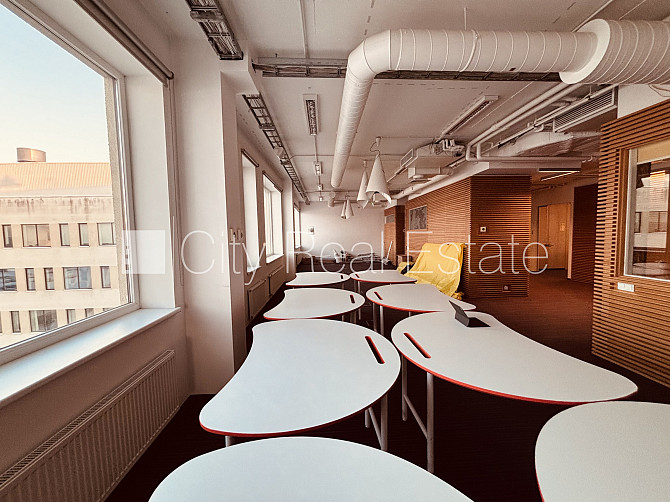 Labiekārtota apzaļumota teritorija, bruģēts piebraucamais ceļš, slēgta teritorija, vieta Rīga - foto 8