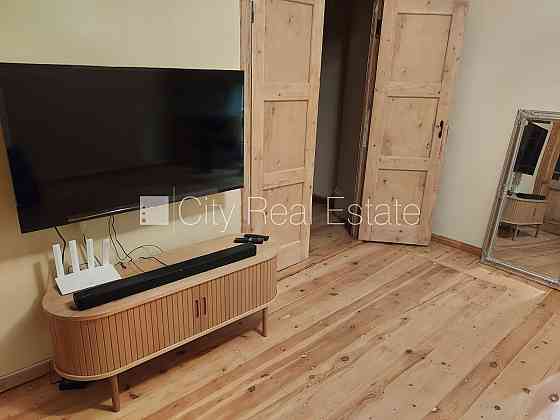 Дом во дворе, закрытый двор, место для машины, изолированные комнаты 3 шт., одна Юрмала