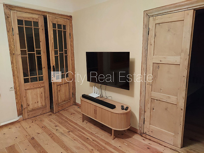 Дом во дворе, закрытый двор, место для машины, изолированные комнаты 3 шт., одна Юрмала - изображение 2