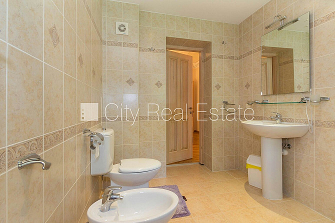 Частный дом, благоустроенный озеленённый двор, гараж на одну машину, две терассы, Юрмала - изображение 19