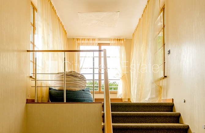 Частный дом, благоустроенная озеленённая территория 1527 м2, въездные ворота Юрмала - изображение 13