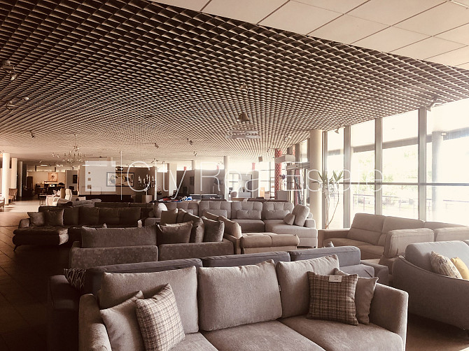 Plašs skats no loga, gaisa ventilācijas sistēma, ēkā ir preču pārkraušanas ceļamkrāns, ir Rīga - foto 5