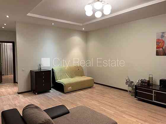 Новостройка, зеленая территория, территория обнесена забором, бесплатная Jūrmala