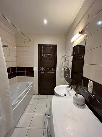 Jaunceltne, zaļā teritorija, iežogota teritorija, bezmaksas stāvvieta pagalmā, apzaļumota Jūrmala - foto 16