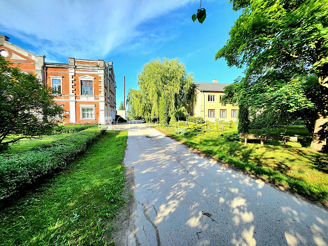 Labiekārtota apzaļumota teritorija, vieta vairākām automašīnām, teritorijas stāvlaukums Dobele un novads - foto 17