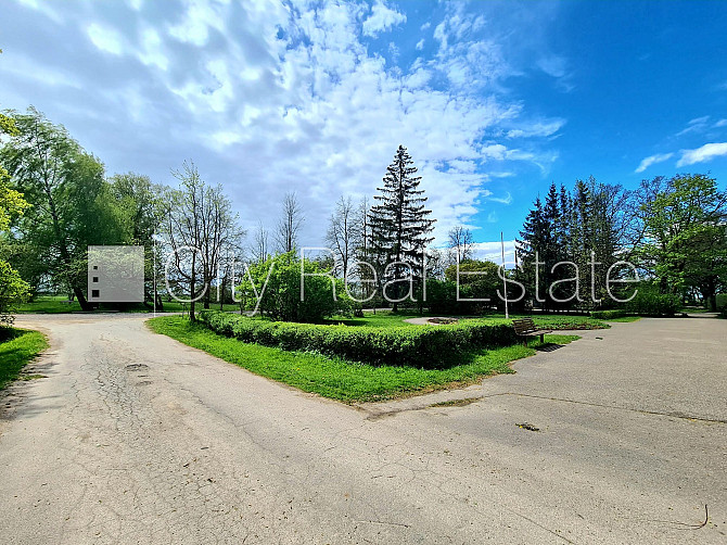 Labiekārtota apzaļumota teritorija, vieta vairākām automašīnām, teritorijas stāvlaukums Dobele un novads - foto 20