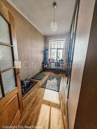 Фасадный дом, реставрированный дом, благоустроенный озеленённый двор, закрытый Рига