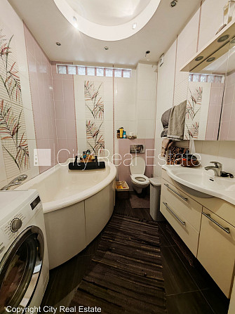 Фасадный дом, реставрированный дом, благоустроенный озеленённый двор, закрытый Рига - изображение 7