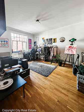 Земля в собственности, фасадный дом, реставрированный дом, благоустроенный Рига