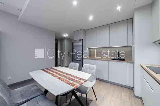 Новостройка, здание во дворе, энергоэффективный дом, вход со двора, полуподвал, Rīga