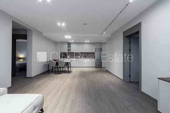 Фасадный дом, реновированный дом, вход с улицы, электрическое отопление, полная Rīga