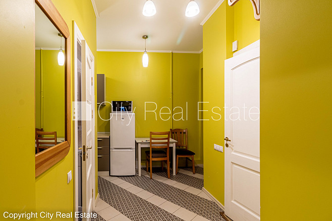 Здание во дворе, реновированный дом, закрытый двор, во дворе детская игровая Рига - изображение 4