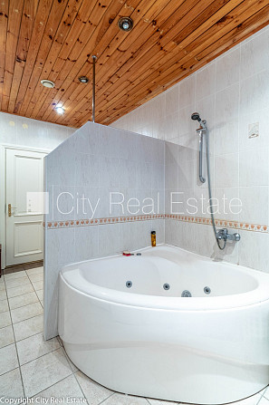 Fasādes māja, renovēta māja, ķieģeļu mūra sienas, fasāde ar dekoratīvo apmetumu, Rīga - foto 15