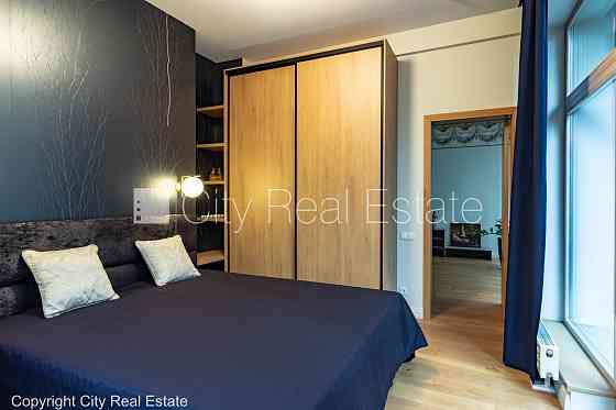 Новостройка, здание во дворе, закрытый двор, лифт, два балкона, окна выходят во Рига