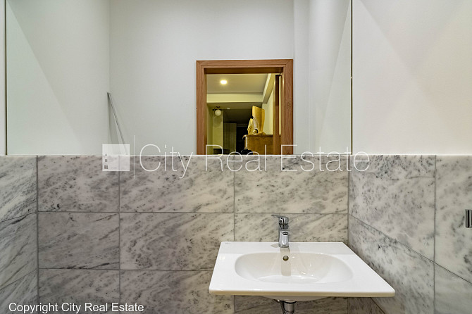 Jaunceltne, pagalma ēka, slēgts pagalms, ir lifts, divi balkoni, logi vērsti uz pagalma pusi, Rīga - foto 11