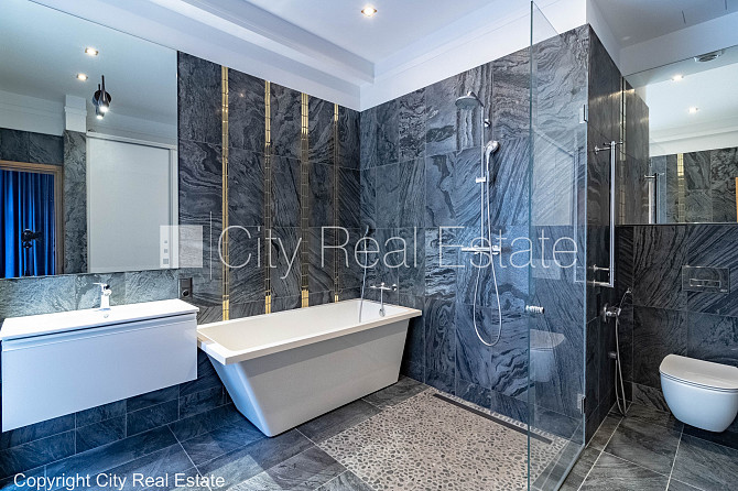 Jaunceltne, pagalma ēka, slēgts pagalms, ir lifts, divi balkoni, logi vērsti uz pagalma pusi, Rīga - foto 10