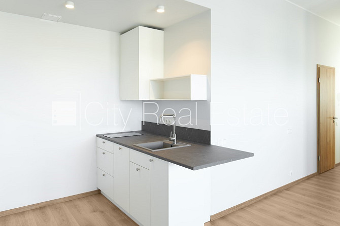 Jaunceltne, labiekārtots apzaļumots pagalms, vieta automašīnai, viena istaba izolēta, studio Rīga - foto 5