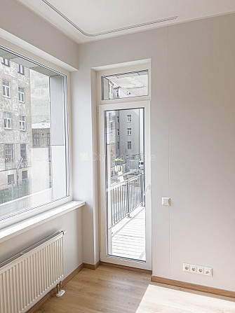 Fasādes māja, renovēta māja, ieeja no ielas, ir lifts, kāpņu telpa pēc kapitālā remonta, Rīga - foto 6