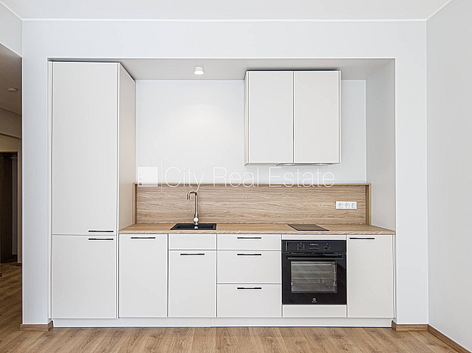 Fasādes māja, renovēta māja, ieeja no ielas, ir lifts, kāpņu telpa pēc kapitālā remonta, Rīga - foto 1