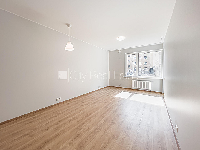 Fasādes māja, renovēta māja, ieeja no ielas, ir lifts, kāpņu telpa pēc kapitālā remonta, Rīga - foto 5