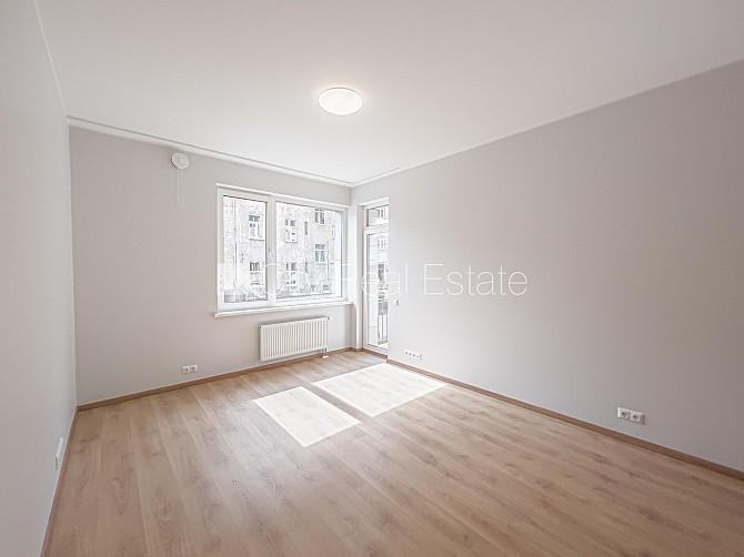 Fasādes māja, renovēta māja, ieeja no ielas, ir lifts, kāpņu telpa pēc kapitālā remonta, Rīga - foto 3