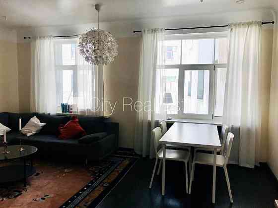 Дом во дворе, реновированный дом, зеленая территория, озеленённая территория со Rīga