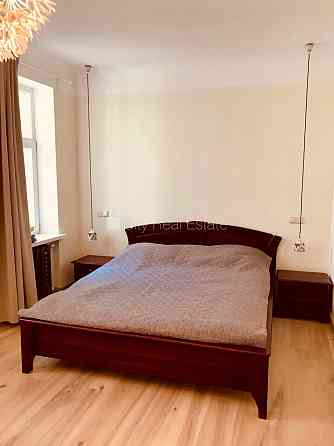 Дом во дворе, реновированный дом, зеленая территория, озеленённая территория со Rīga