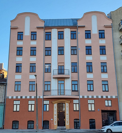 Фасадный дом, реновированный дом, благоустроенная озеленённая территория, вход с Рига - изображение 9