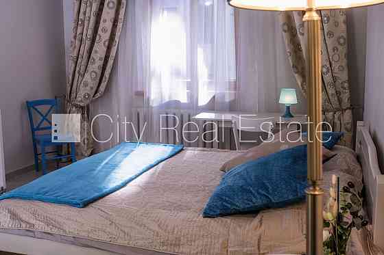 Здание во дворе, благоустроенный озеленённый двор, закрытый двор, вход со двора, Rīga