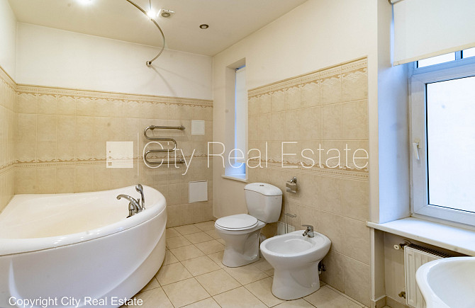 Fasādes māja, renovēta māja, slēgts pagalms, vieta automašīnai, ieeja no ielas un pagalma, Rīga - foto 18